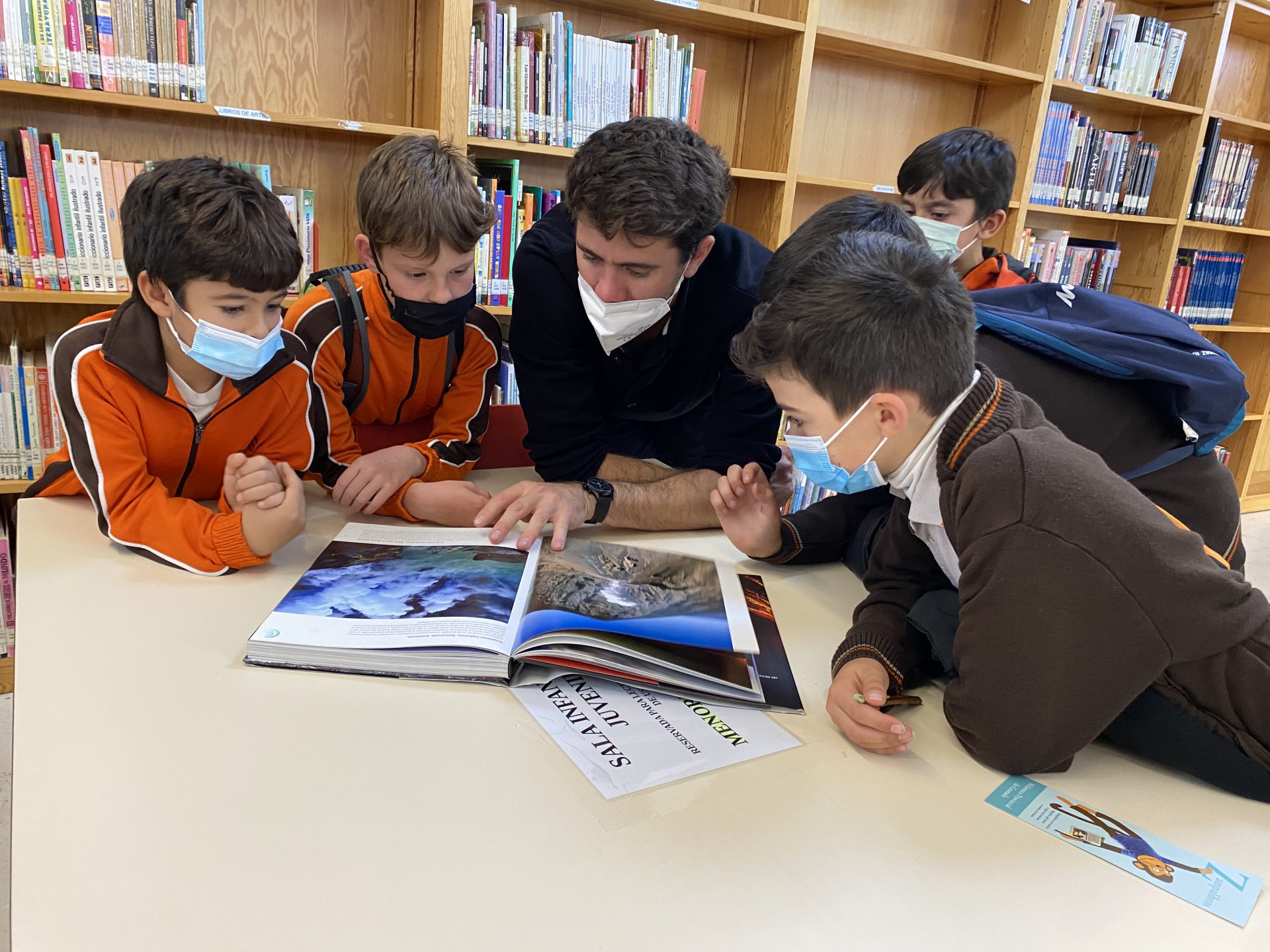 Visit to provincial library Visit to provincial library