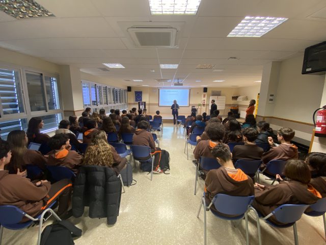 Escuela de Padres: Seguridad en las RRSS