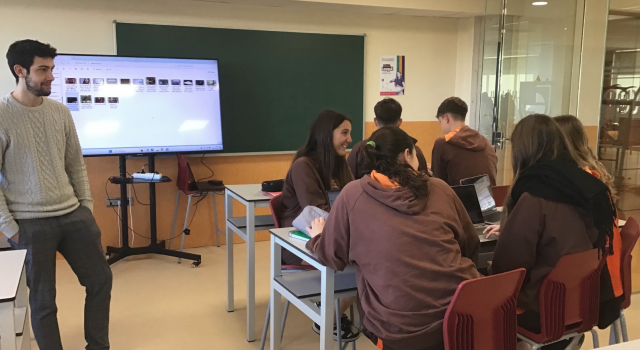Charla sobre publicidad para los alumnos de economía