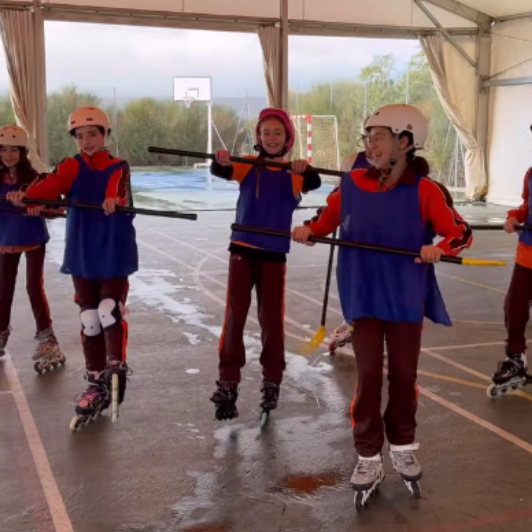 Hockey sobre ruedas: Aprendiendo en movimiento en 6º de primaria