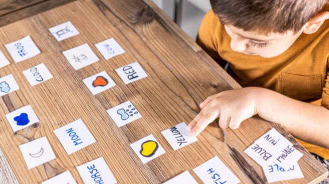 Aprender a reforzar idiomas con juegos en un colegio bilingüe