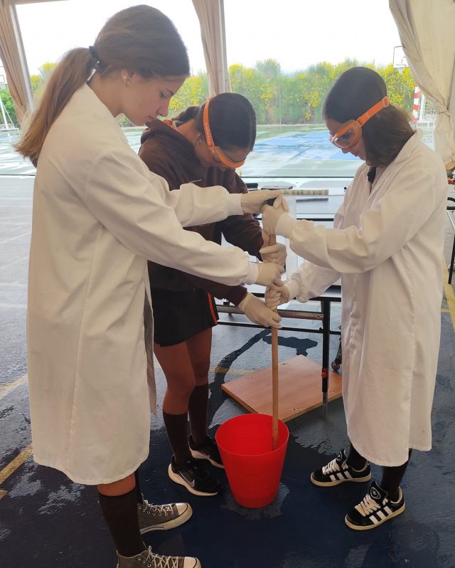 Jabón casero y conciencia ambiental: así aprendemos ciencia en el Colegio Internacional de Granada